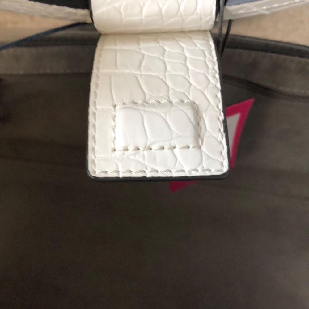 Vince Camuto handbag - Picture 4 of 4